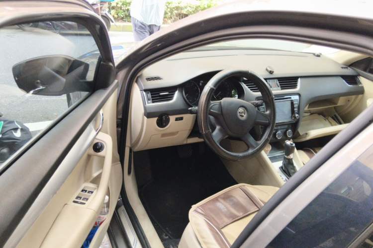 Used Skoda Octavia 2015 1.6L Automatic Yijie Edition Interior 3