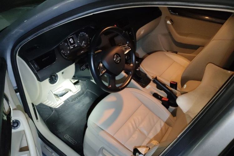 Used Skoda Octavia 2015 1.6L Automatic Yijun Edition Interior 3
