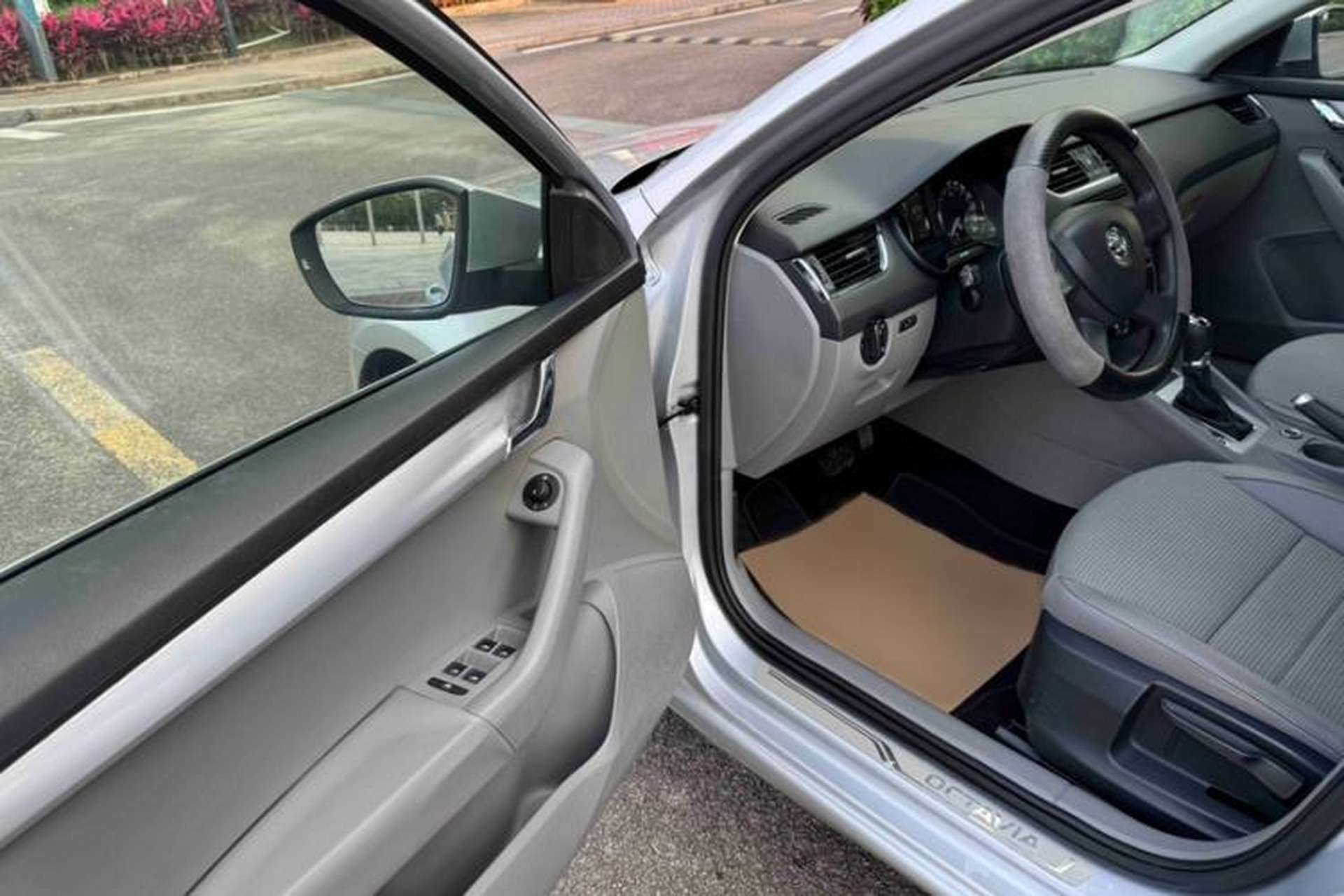 Used Skoda Octavia 2015 1.6L Automatic Yijie Edition Interior 5