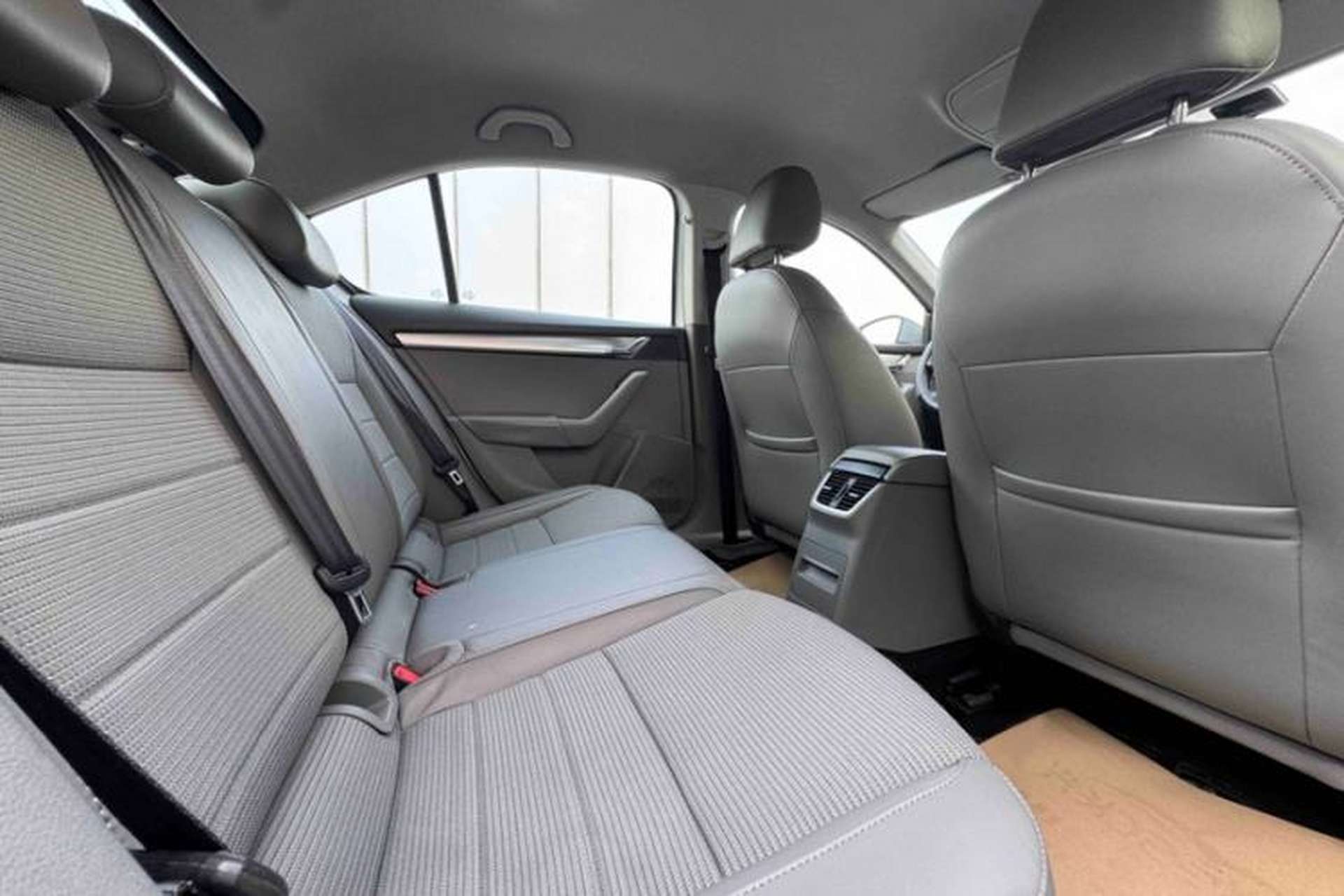Used Skoda Octavia 2015 1.6L Automatic Yijie Edition Interior 7