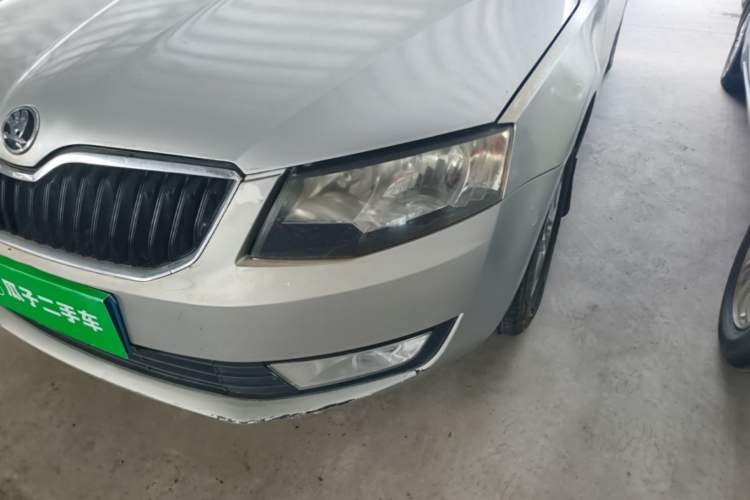 Used Skoda Octavia 2015 1.6L Manual Eado Edition Left Front Headlight