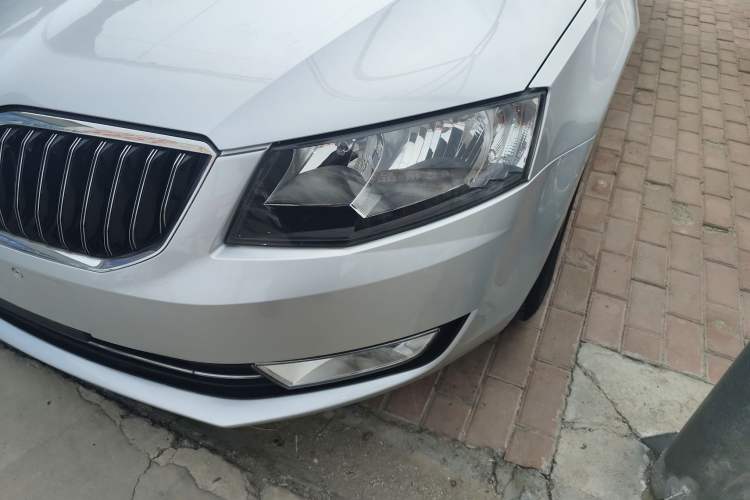 Used Skoda Octavia 2015 1.6L Automatic Yijun Edition Left Front Headlight