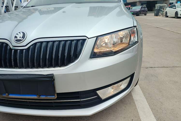 Used Skoda Octavia 2015 1.6L Automatic Yijun Edition Left Front Headlight