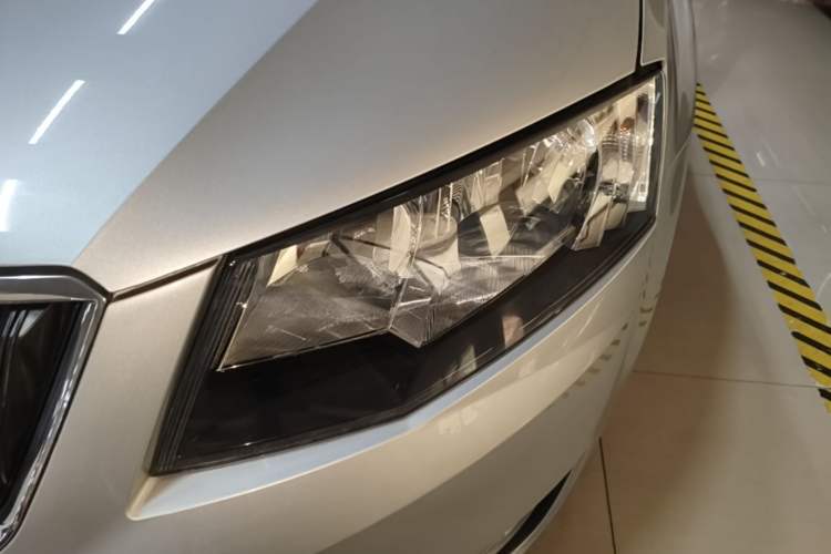 Used Skoda Octavia 2015 1.6L Automatic Yijun Edition Left Front Headlight