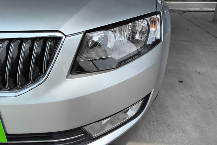 Used Skoda Octavia 2015 1.6L Automatic Yijun Edition Left Front Headlight