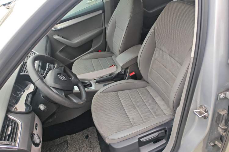 Used Skoda Octavia 2015 1.6L Automatic Yijie Edition Left Front Seat