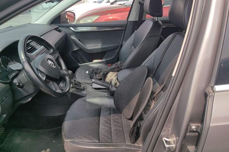 Used Skoda Octavia 2015 1.6L Automatic Yijun Edition Left Front Seat