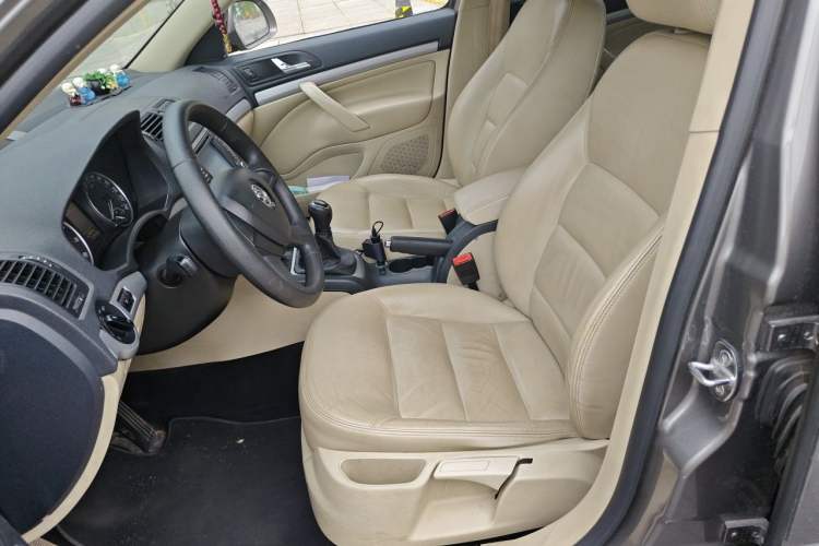 Used Skoda Octavia 2015 Classic Model 1.6L Manual Yijie Edition Left Front Seat