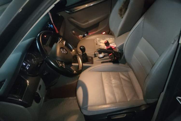 Used Skoda Octavia 2015 1.6L Manual Yijun Edition Left Front Seat