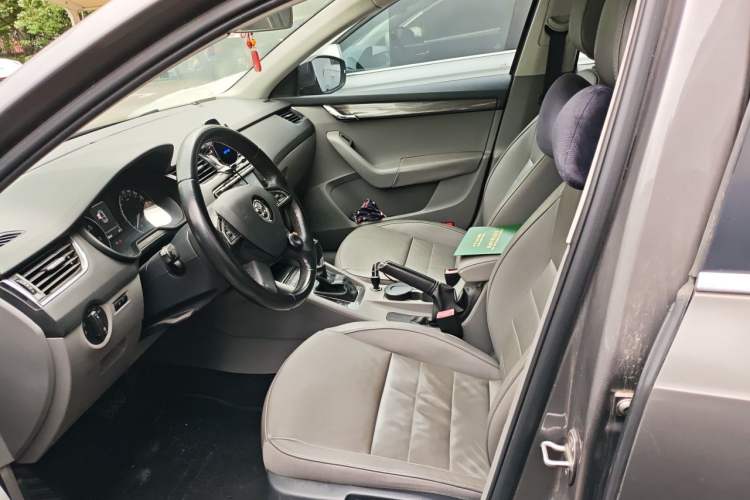 Used Skoda Octavia 2015 1.6L Automatic Yijun Edition Left Front Seat