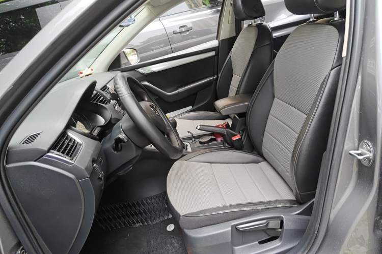 Used Skoda Octavia 2015 1.6L Manual Yijie Edition Left Front Seat
