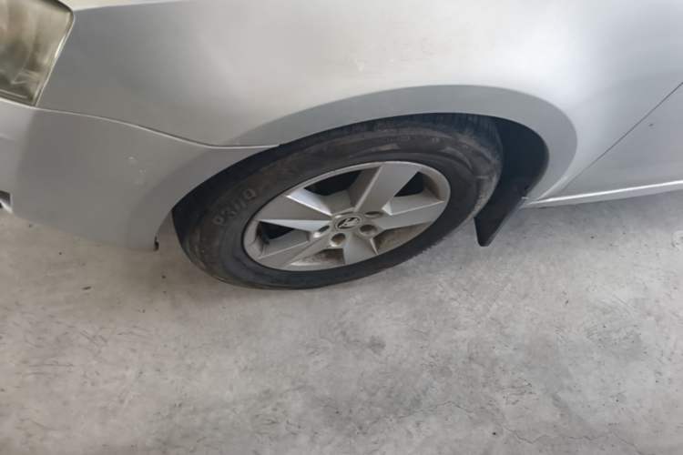 Used Skoda Octavia 2015 1.6L Manual Eado Edition Left Front Wheel Hub