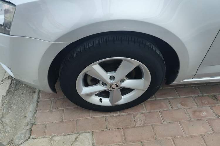 Used Skoda Octavia 2015 1.6L Automatic Yijun Edition Left Front Wheel Hub