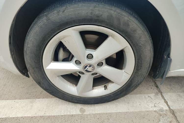 Used Skoda Octavia 2015 1.6L Automatic Yijun Edition Left Front Wheel Hub