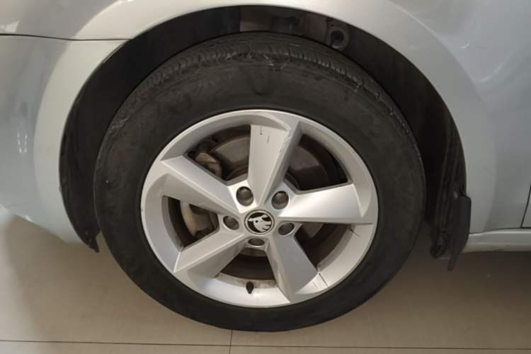 Used Skoda Octavia 2015 1.6L Automatic Yijun Edition Left Front Wheel Hub