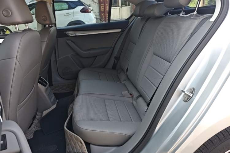 Used Skoda Octavia 2015 1.6L Automatic Yijie Edition Left Rear Seat