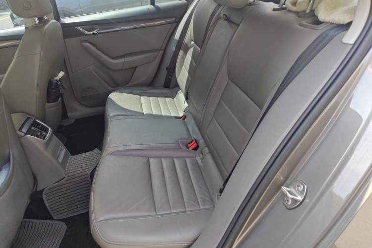 Used Skoda Octavia 2015 1.6L Automatic Yijun Edition Left Rear Seat