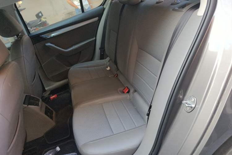 Used Skoda Octavia 2015 1.6L Automatic Yijie Edition Left Rear Seat