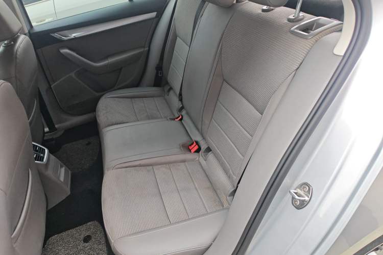 Used Skoda Octavia 2015 1.6L Automatic Yijie Edition Left Rear Seat