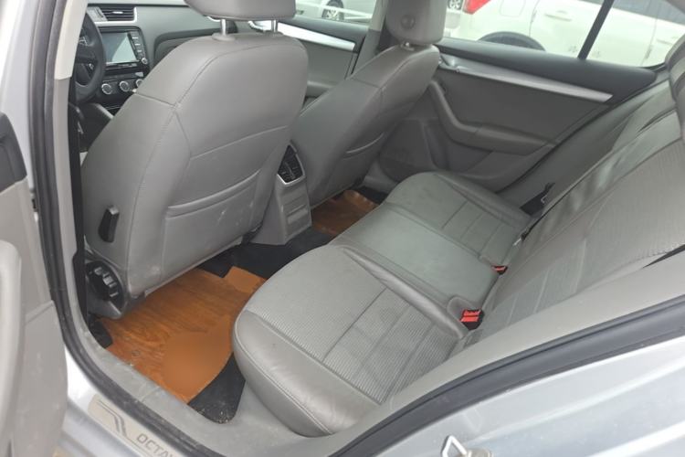 Used Skoda Octavia 2015 1.6L Automatic Yijie Edition Left Rear Seat