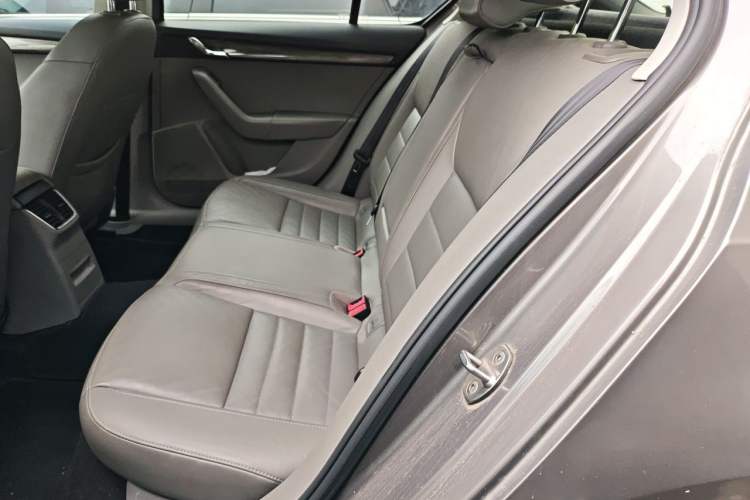 Used Skoda Octavia 2015 1.6L Automatic Yijun Edition Left Rear Seat