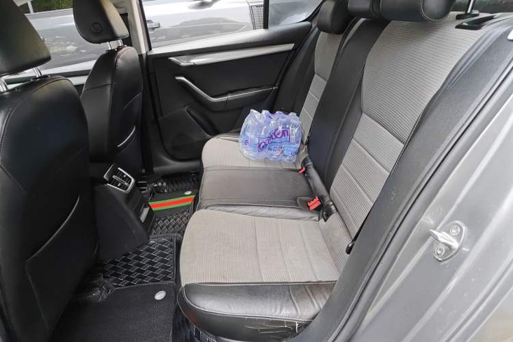 Used Skoda Octavia 2015 1.6L Manual Yijie Edition Left Rear Seat