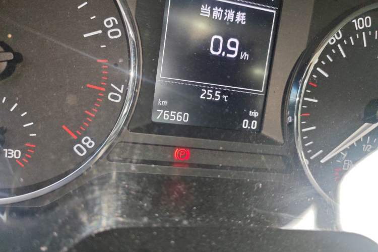 Used Skoda Octavia 2015 1.6L Automatic Yijun Edition Odometer Close Up