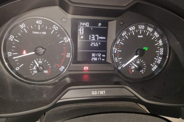 Used Skoda Octavia 2015 1.6L Automatic Yijie Edition Odometer Close Up