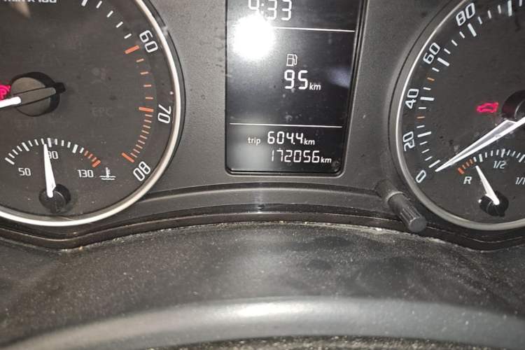 Used Skoda Octavia 2015 Classic Model 1.6L Manual Eado Version Odometer Close Up