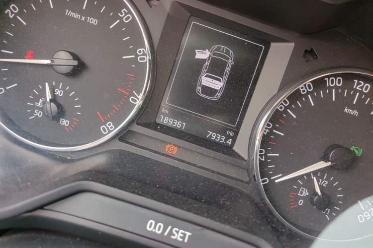 Used Skoda Octavia 2015 1.6L Automatic Yijun Edition Odometer Close Up