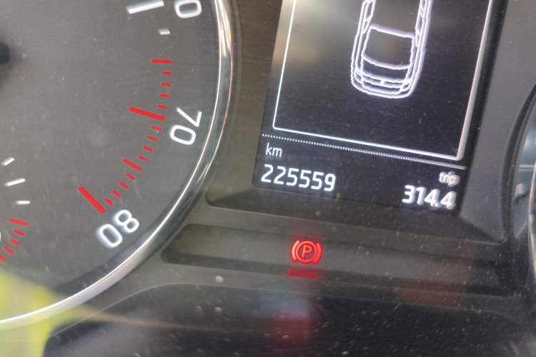 Used Skoda Octavia 2015 1.6L Automatic Yijun Edition Odometer Close Up