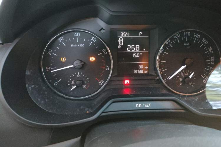 Used Skoda Octavia 2015 1.6L Automatic Yijie Edition Odometer Close Up