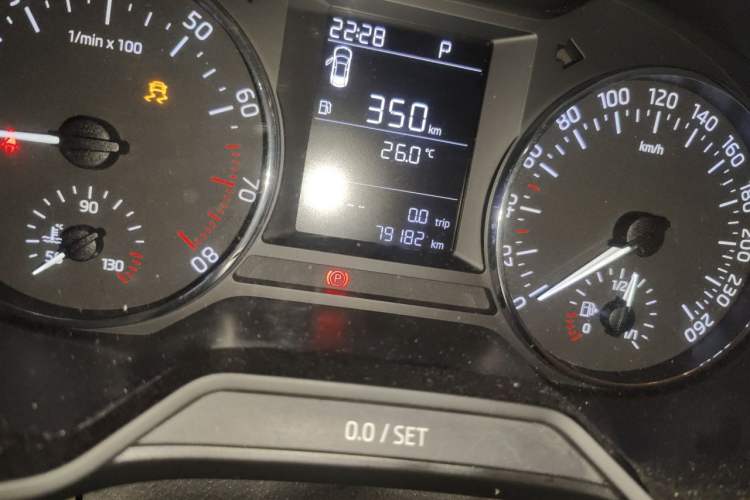 Used Skoda Octavia 2015 1.6L Automatic Yijie Edition Odometer Close Up
