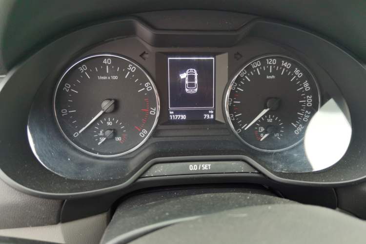 Used Skoda Octavia 2015 1.4TSI DSG Yijun Edition Odometer Close Up