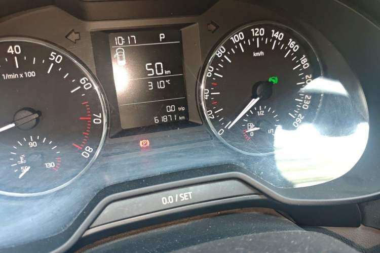 Used Skoda Octavia 2015 1.6L Automatic Eado Edition Odometer Close Up