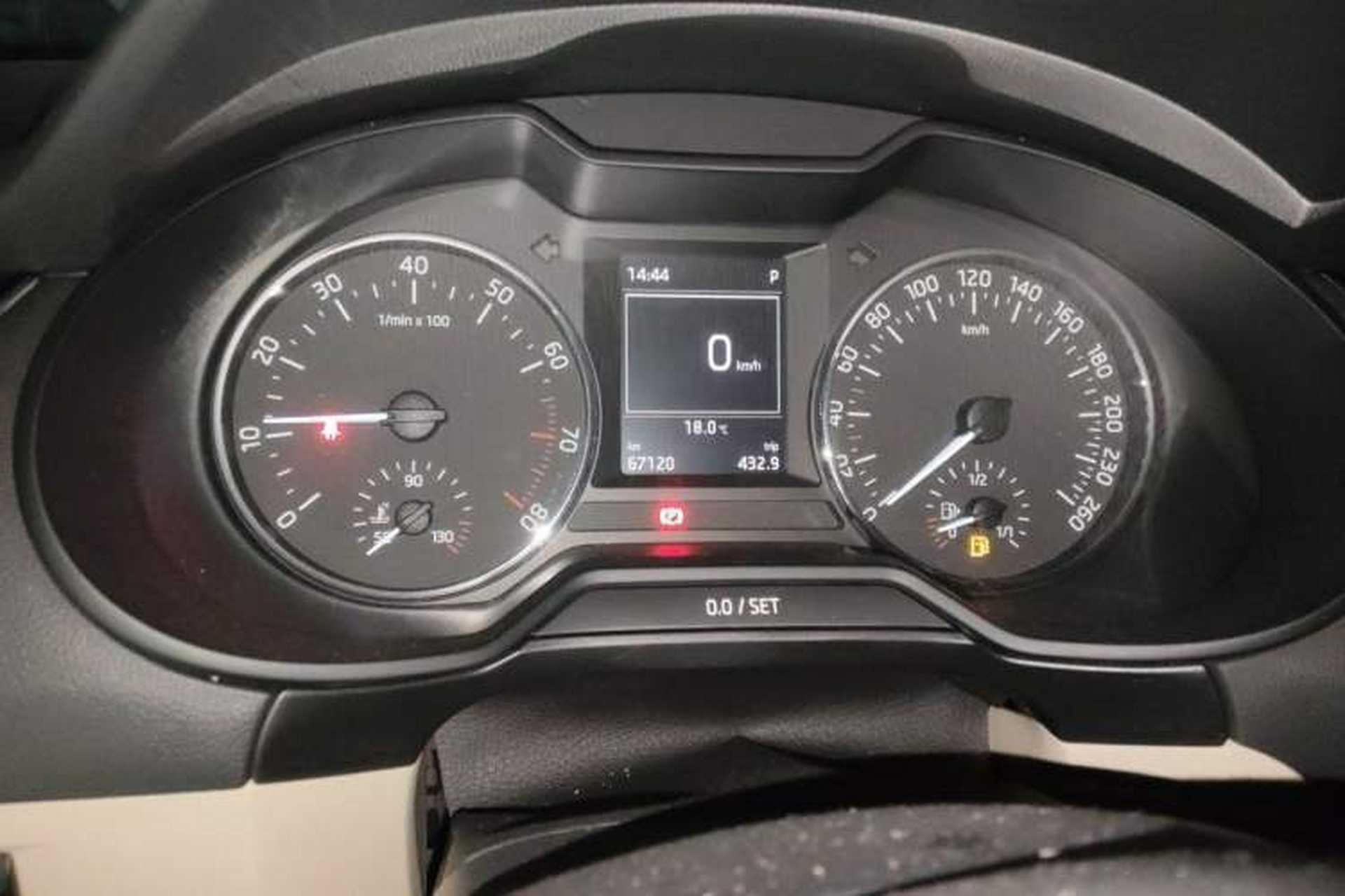 Used Skoda Octavia 2015 1.6L Automatic Yijun Edition Odometer Close Up