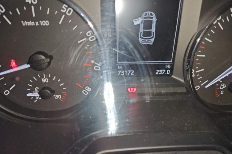 Used Skoda Octavia 2015 1.6L Automatic Yijun Edition Odometer Close Up