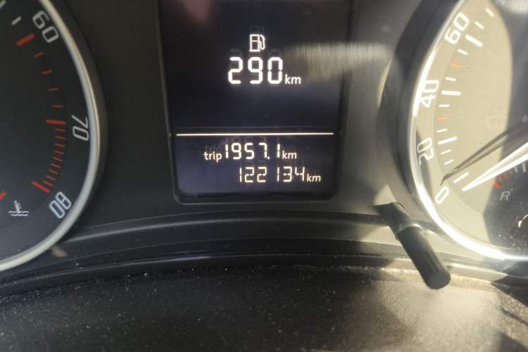 Used Skoda Octavia 2015 Classic Model 1.6L Automatic Yijie Version Odometer Close Up