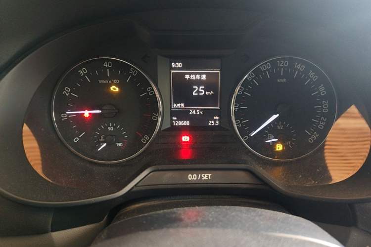Used Skoda Octavia 2015 1.6L Manual Yijun Edition Odometer Close Up