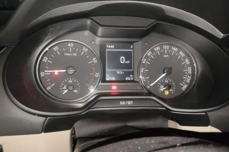 Used Skoda Octavia 2015 1.6L Automatic Yijun Edition Odometer Close Up