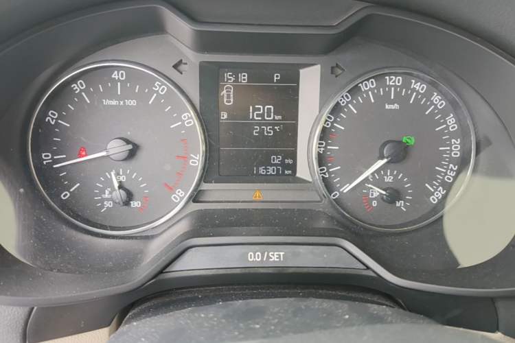 Used Skoda Octavia 2015 1.6L Automatic Yijie Edition Odometer Close Up