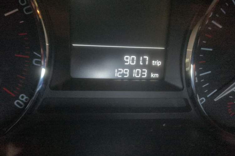 Used Skoda Octavia 2015 1.6L Automatic Yijie Edition Odometer Close Up