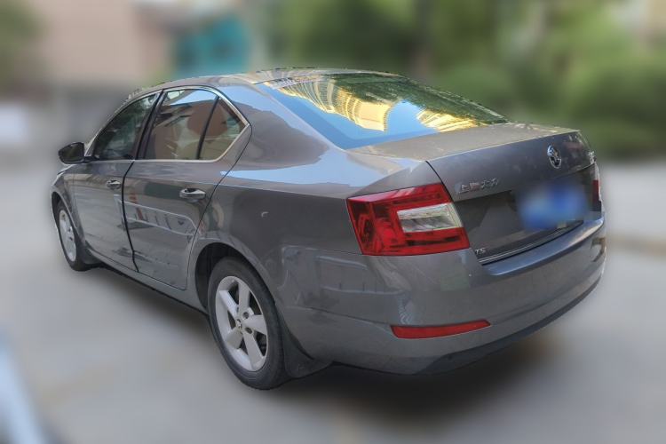 Used Skoda Octavia 2015 1.4TSI DSG Yijun Edition Rear Left 45 Deg