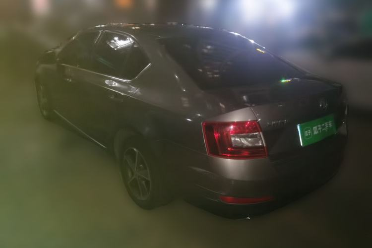Used Skoda Octavia 2015 1.6L Manual Yijun Edition Rear Left 45 Deg