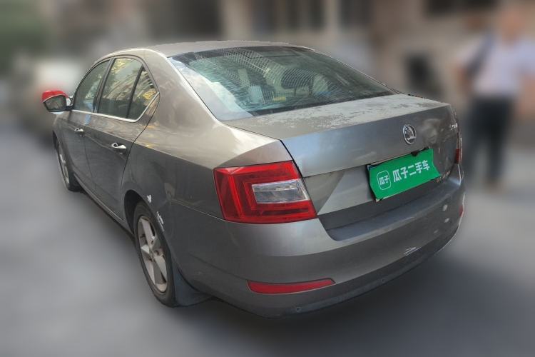 Used Skoda Octavia 2015 1.6L Automatic Yijie Edition Rear Left 45 Deg