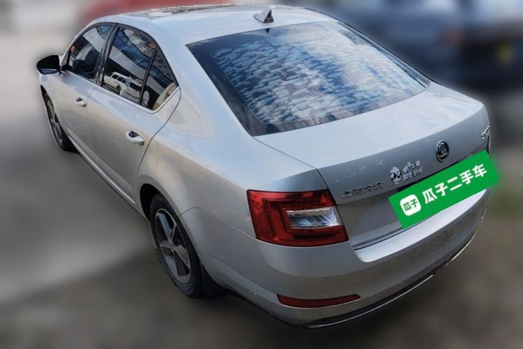 Used Skoda Octavia 2015 1.6L Manual Yijie Edition Rear Left 45 Deg