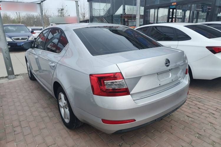 Used Skoda Octavia 2015 1.6L Automatic Yijun Edition Rear Left 45 Deg
