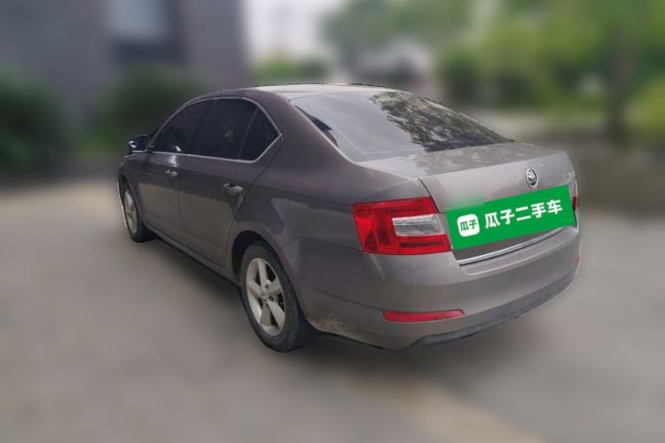 Used Skoda Octavia 2015 1.6L Manual Yijie Edition Rear Left 45 Deg