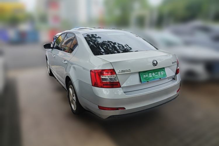 Used Skoda Octavia 2015 1.6L Automatic Yijie Edition Rear Left 45 Deg