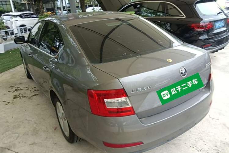 Used Skoda Octavia 2015 1.6L Automatic Yijie Edition Rear Left 45 Deg
